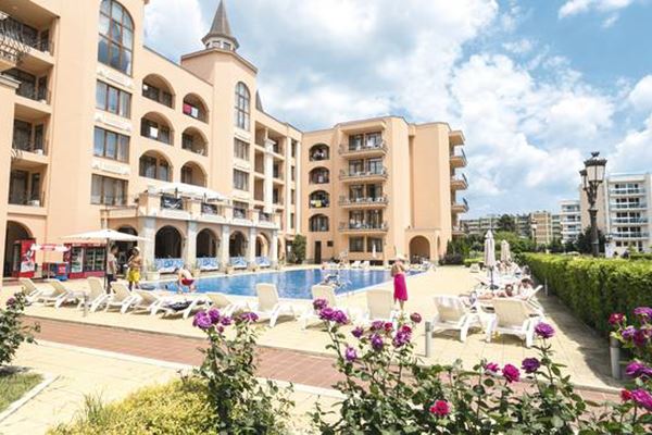 One-Bedroom Apartment near Cacao Beach with Pool View – Documents Ready and Excellent Investment Potential