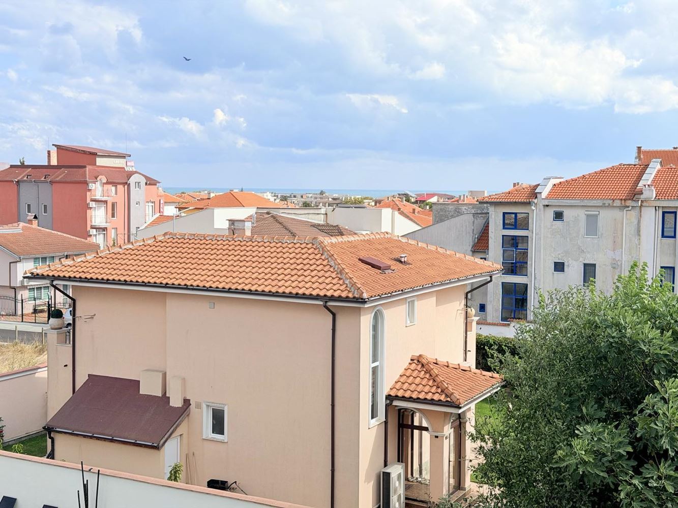 Three-room apartment in Ravda with sea view and no maintenance fee! 