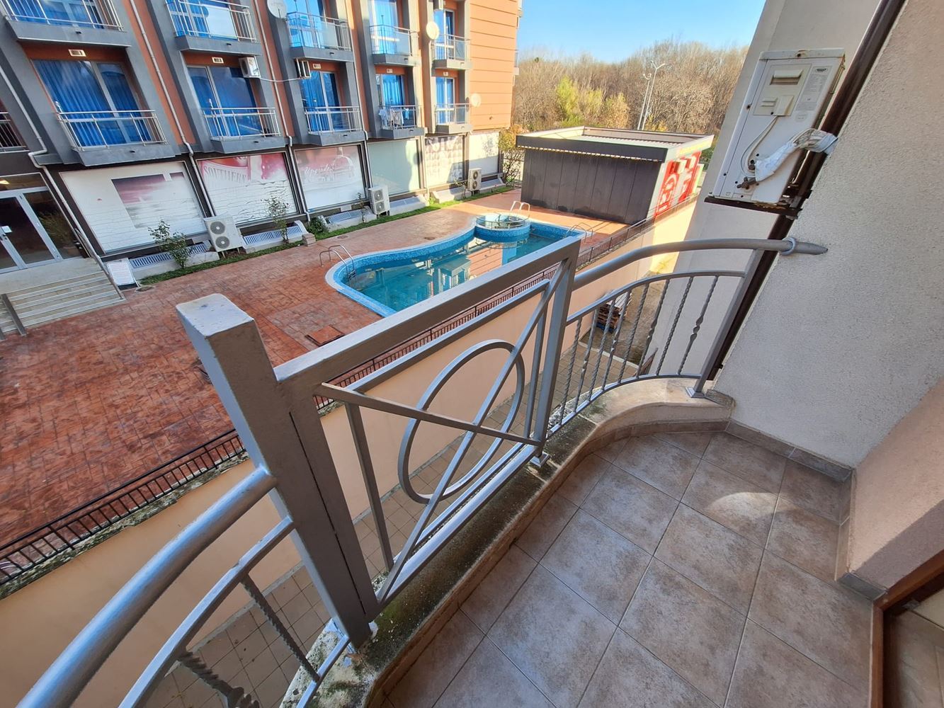 One-bedroom apartment with panoramic pool view – Sunny Beach, only 300 m from the sea