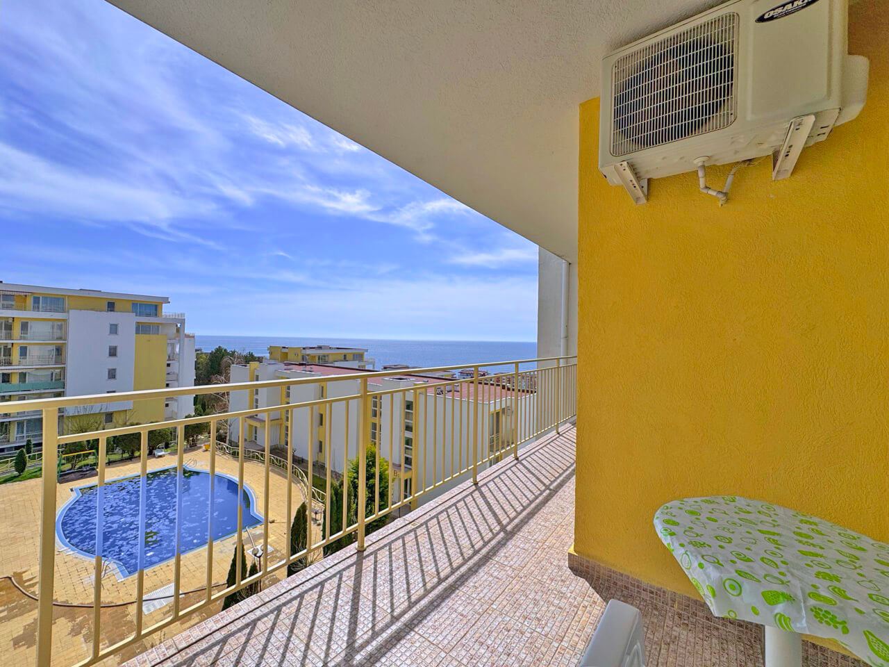 One-bedroom apartment with sea panorama and pool view in a prestigious complex in Sveti Vlas