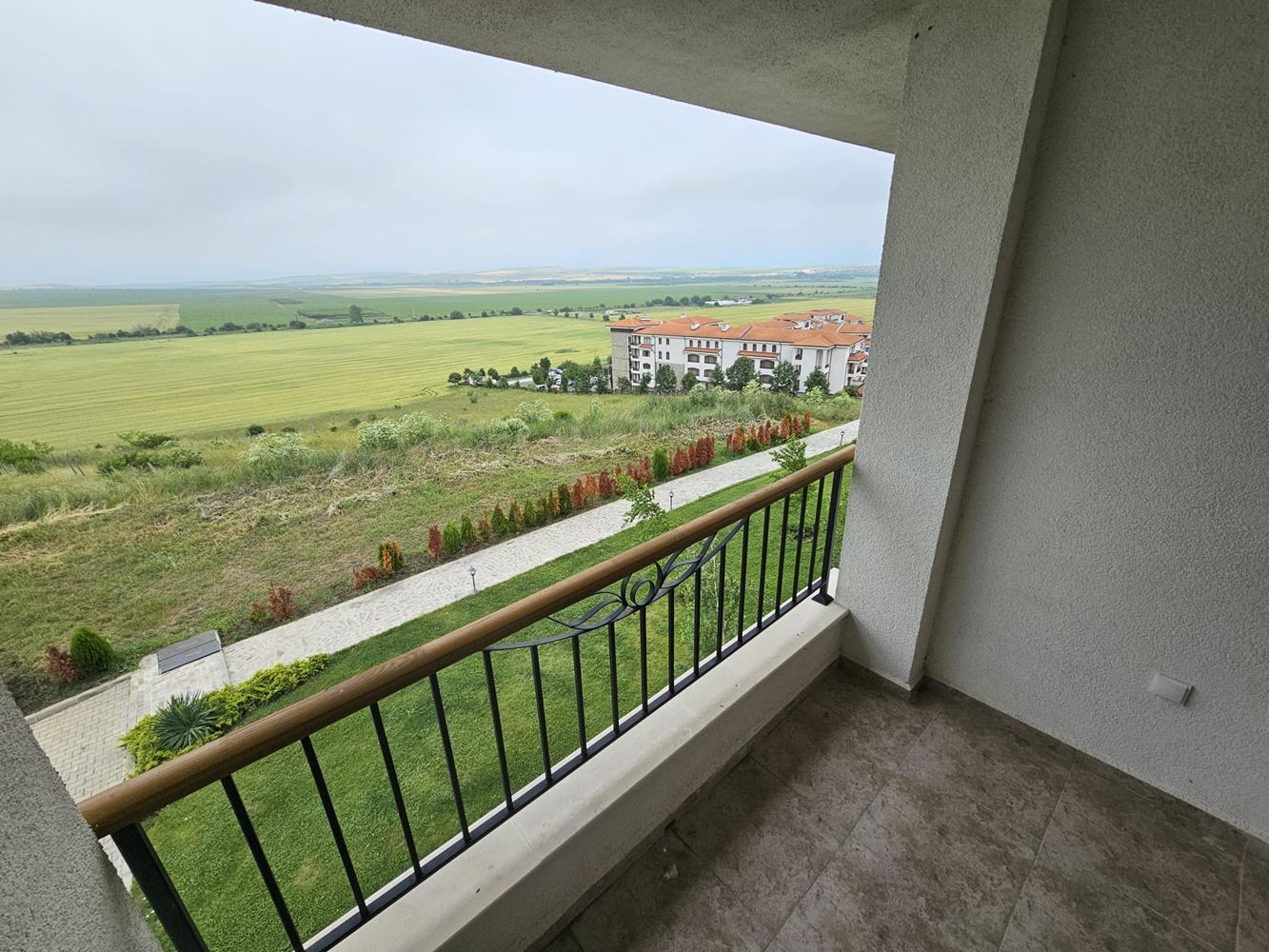 One-bedroom apartment with panoramic view in a peaceful complex near Aheloy