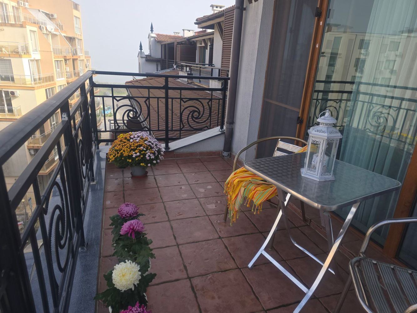 Spacious three-room apartment with sea view in Pomorie – 50 meters from the sea