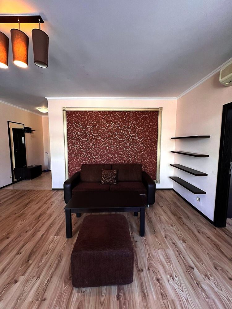 Spacious one-bedroom apartment 50 meters from the beach in Sunny Beach – excellent location and comfort in a gated complex