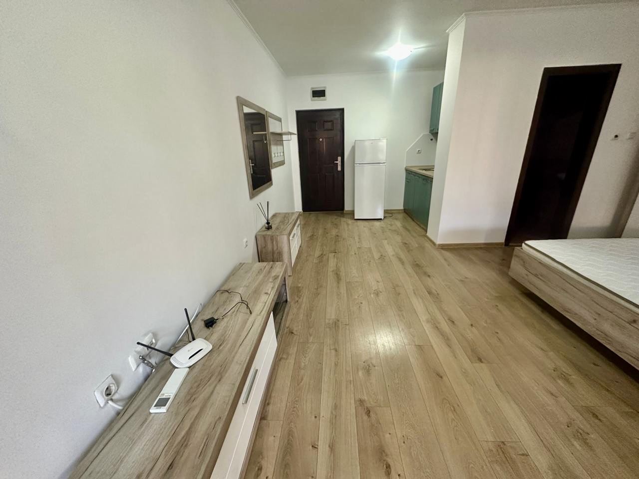 Spacious ground-floor studio with large terrace and potential for a one-bedroom apartment – security and comfort in Nessebar