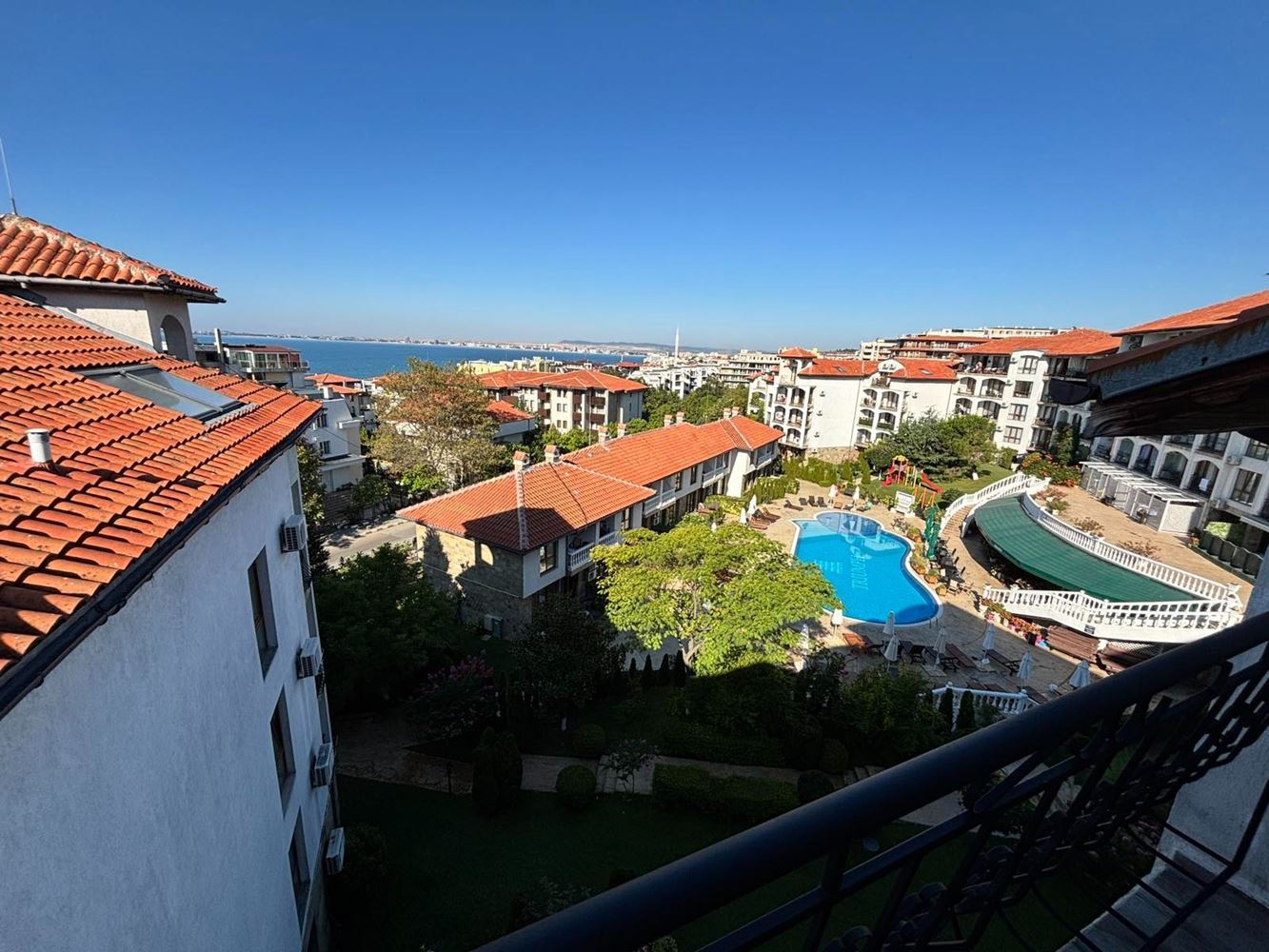 Cozy One-Bedroom Apartment with Panoramic Sea View in Sveti Vlas