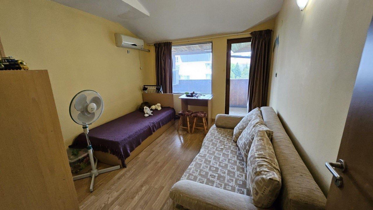 Spacious three-room apartment in Sveti Vlas – only 100 m from the beach and the marina