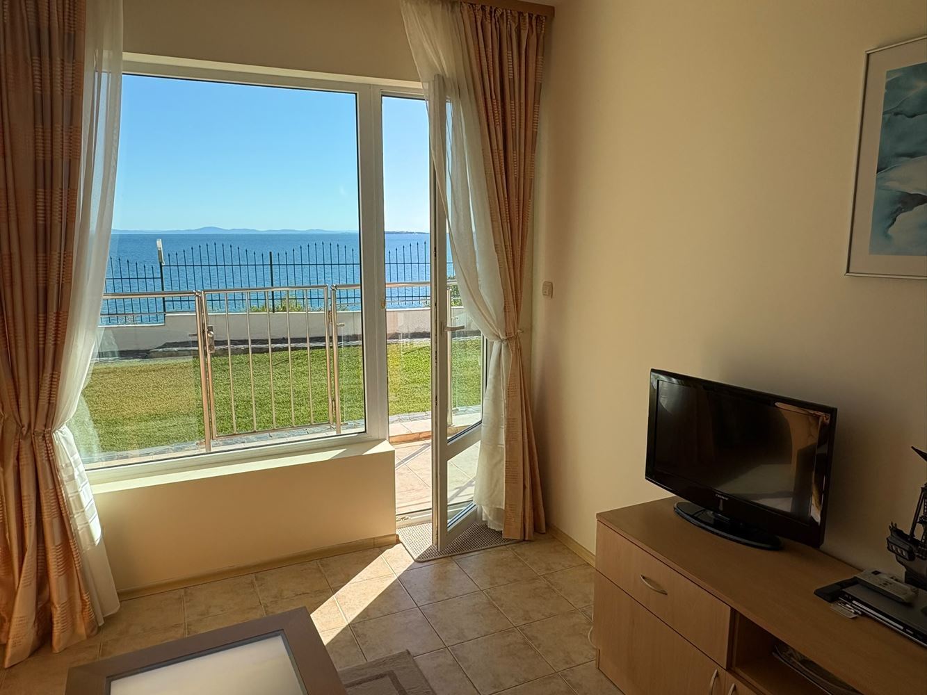 First Line in Sveti Vlas – Spacious One-Bedroom Apartment with Sea View