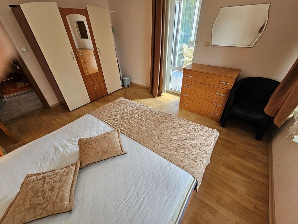 One-Bedroom Apartment on the First Line to the Sea in a Secure Complex in Elenite