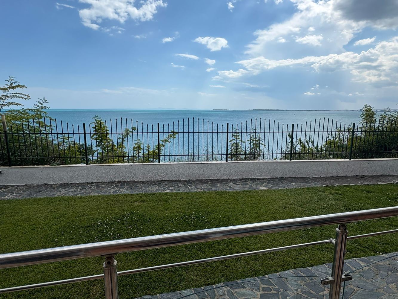 One-Bedroom Apartment with Direct Sea View in Sveti Vlas – Comfort, Tranquility and Resort Lifestyle