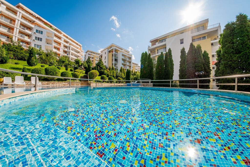 One-bedroom apartment in an elite complex in Sveti Vlas – impressive mountain views