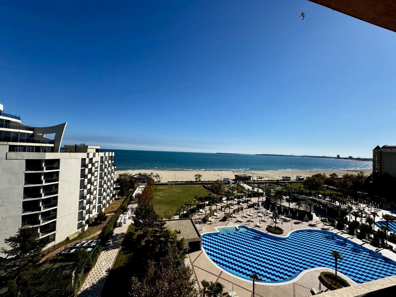 Spacious one-bedroom apartment with a large terrace and panoramic sea view
