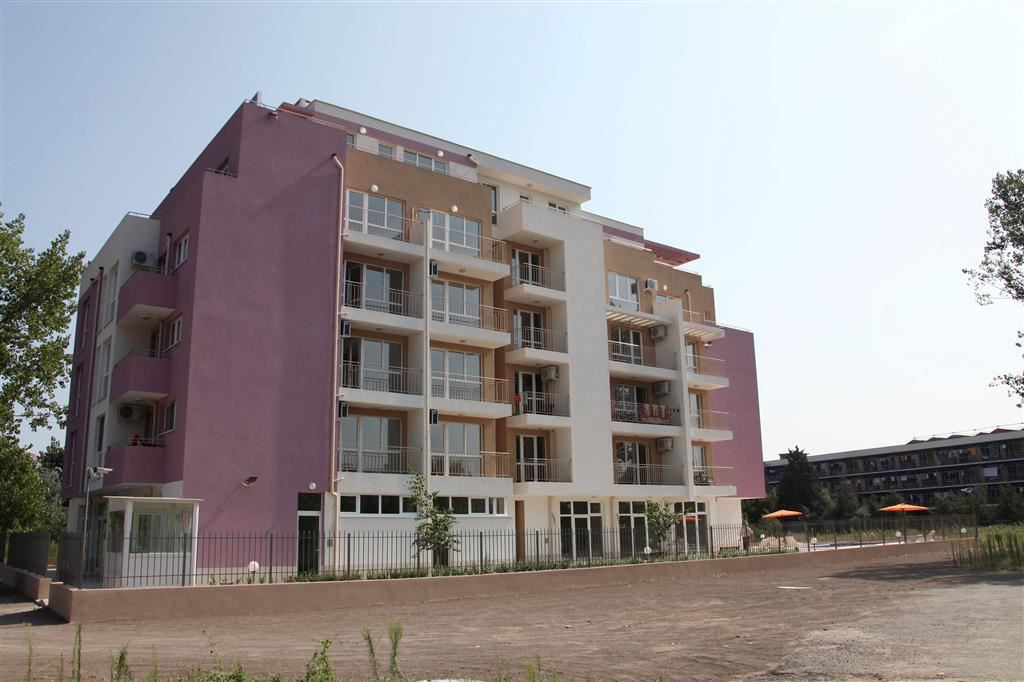Stylish furnished studio in a year-round complex in Sunny Beach, 400 meters from the beach