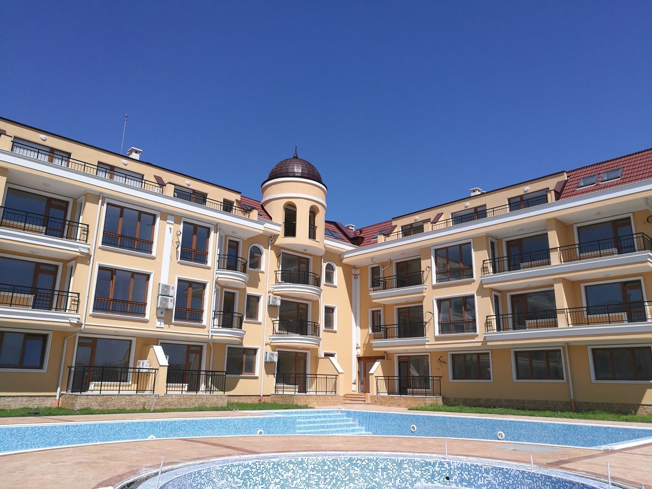 One-bedroom apartment in a modern complex just steps from the sea in Ravda – a perfect choice for investment or a cozy home