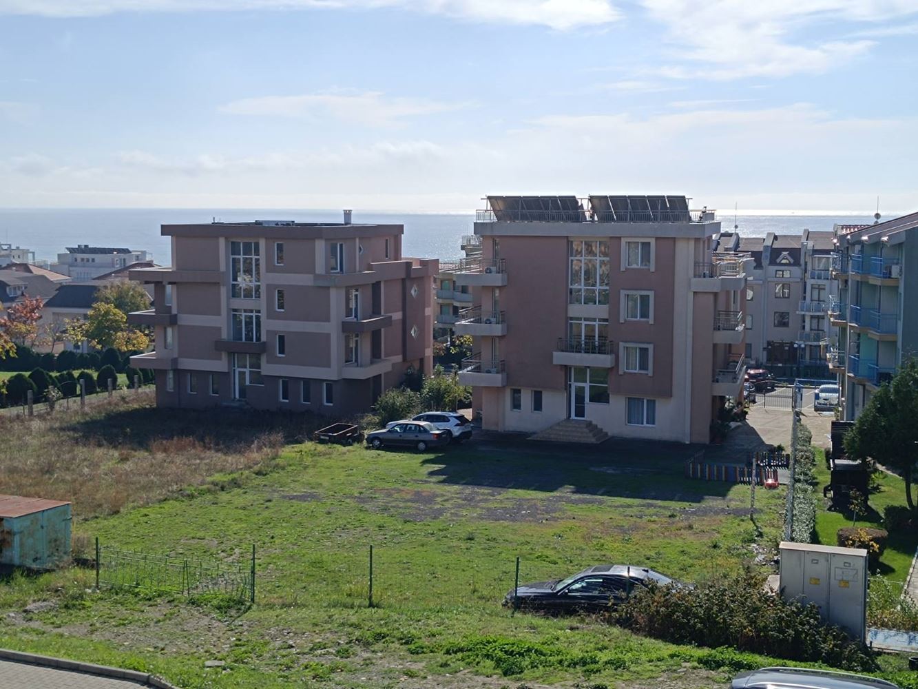 Apartment with two bedrooms and sea view with no maintenance fee in Sveti Vlas