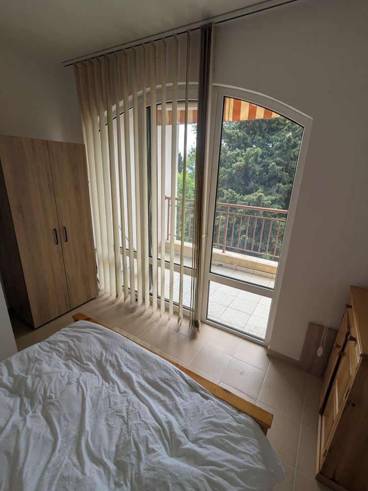 Spacious apartment with two bedrooms and frontal sea panorama in a residential complex in Ravda