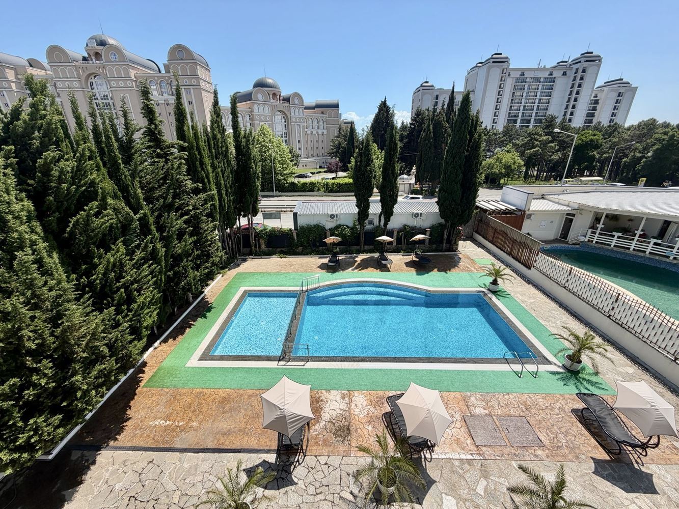 Bright and Spacious One-Bedroom Apartment with Beautiful Pool Views on the Border Between Sunny Beach and Sveti Vlas