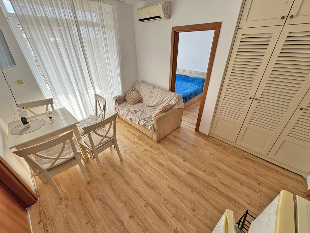 Cozy Two-Bedroom Apartment Within Walking Distance of the Beach