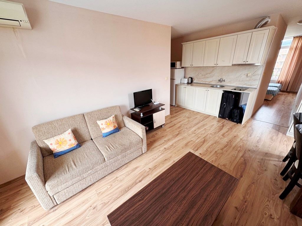 One-bedroom apartment with pool view in a prestigious complex in Sunny Beach