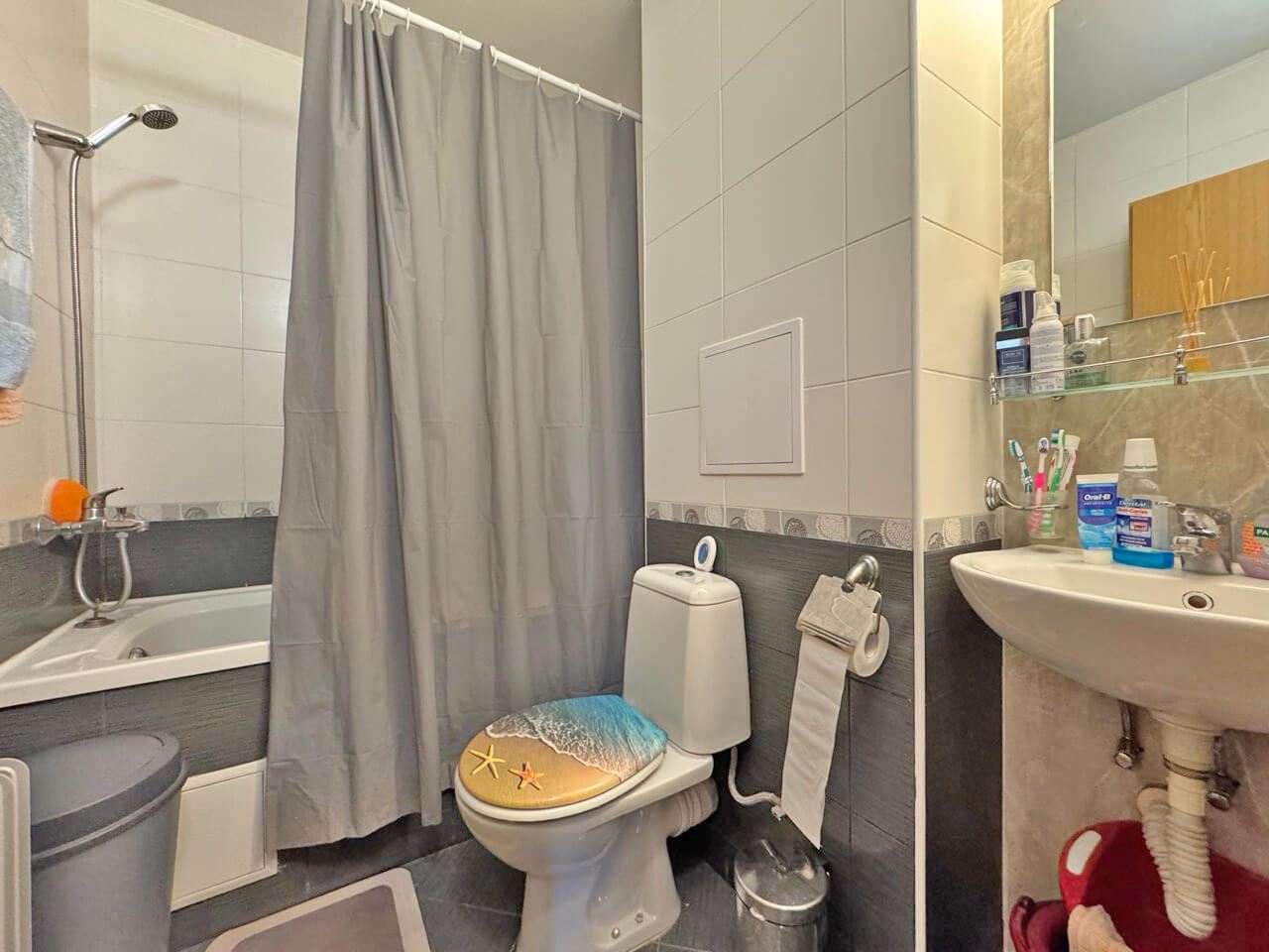 One-bedroom apartment in a complex with a seaside atmosphere on the first line in Sveti Vlas