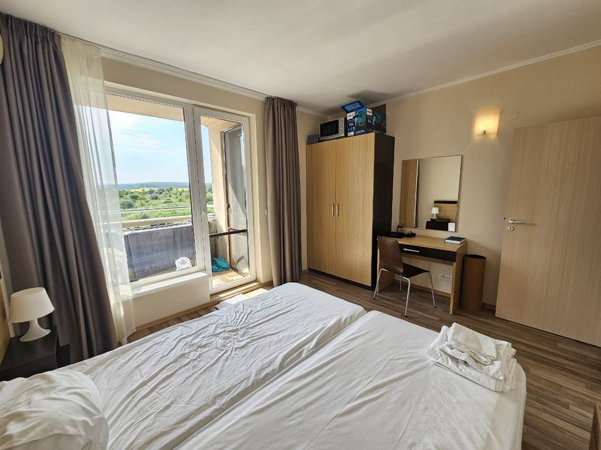 Luxury three-bedroom apartment on the beachfront in Obzor – panoramic sea and mountain views