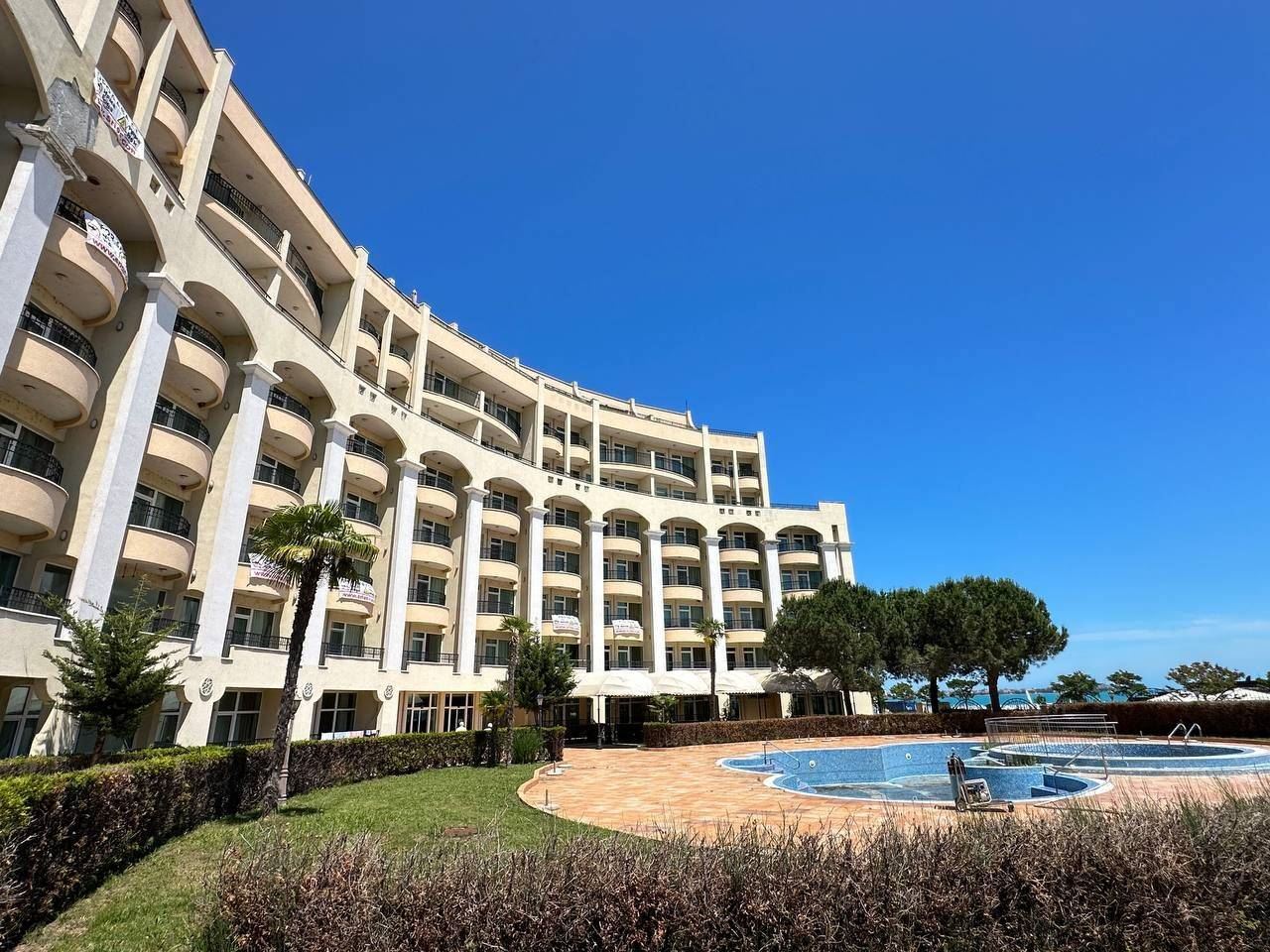 Spacious Apartment with Sea View on the First Line in Pomorie – Holiday Property with the Feeling of a Luxury Resort