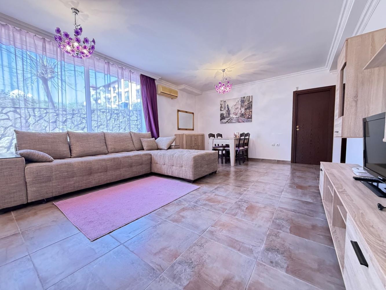 Comfortable One-Bedroom Apartment with Direct Pool Access – Ideal for Living and Investment