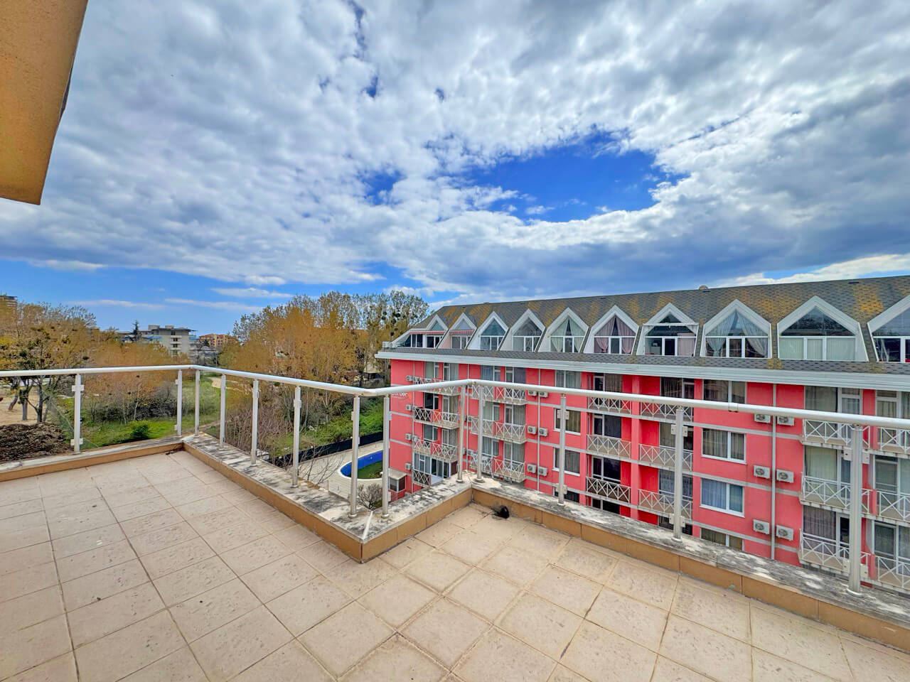 Panoramic one-bedroom apartment with large terrace and open view – Sunny Beach