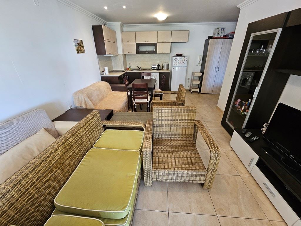 Luxury on the first line – stylish apartment with veranda, private garden, and sea view in Sveti Vlas