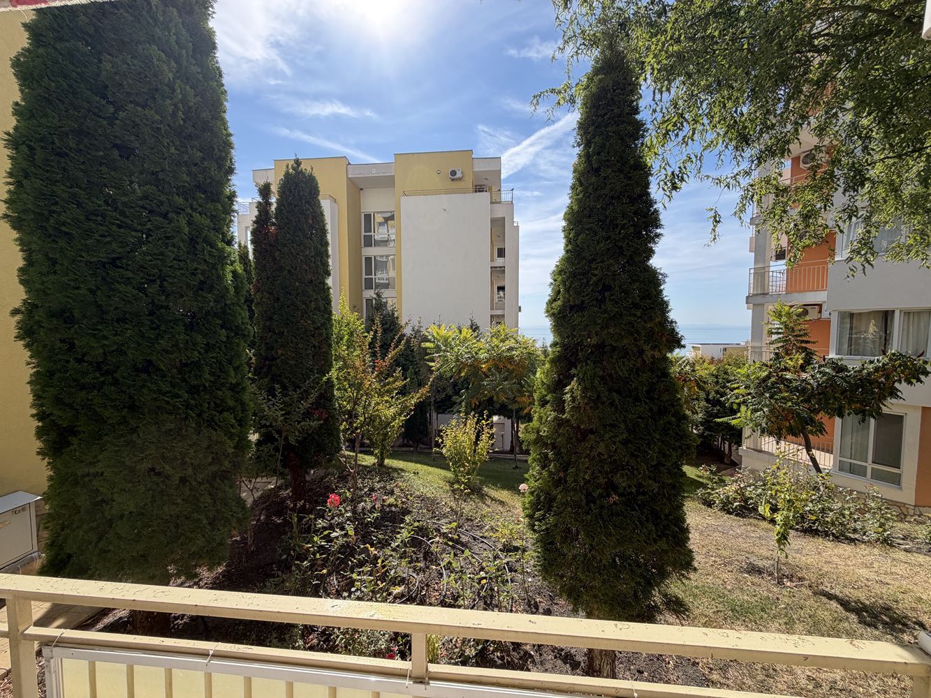 One-Bedroom Apartment with a Spacious Terrace and Sea View in Sveti Vlas – 300 Metres from the Beach