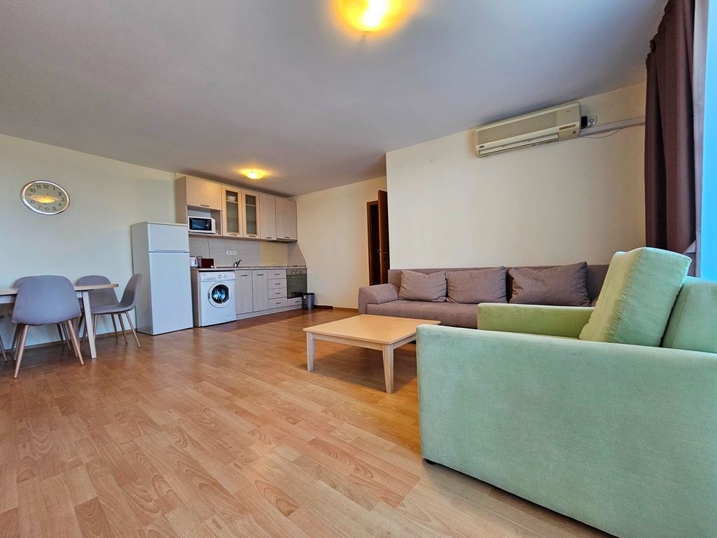 First line in Sveti Vlas – spacious apartment with two bedrooms and excellent infrastructure