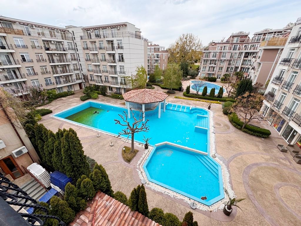 One-bedroom apartment with pool view in a prestigious complex in Sunny Beach