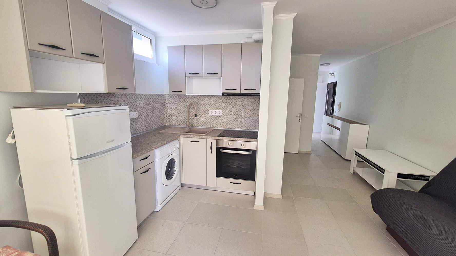 Stylish One-Bedroom Apartment with New Furnishings in the Cocoa Beach Area – Ready to Move In