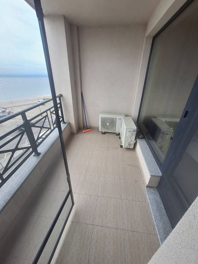 One-Bedroom Apartment on the First Sea Line with Panoramic Views and a Spacious Terrace