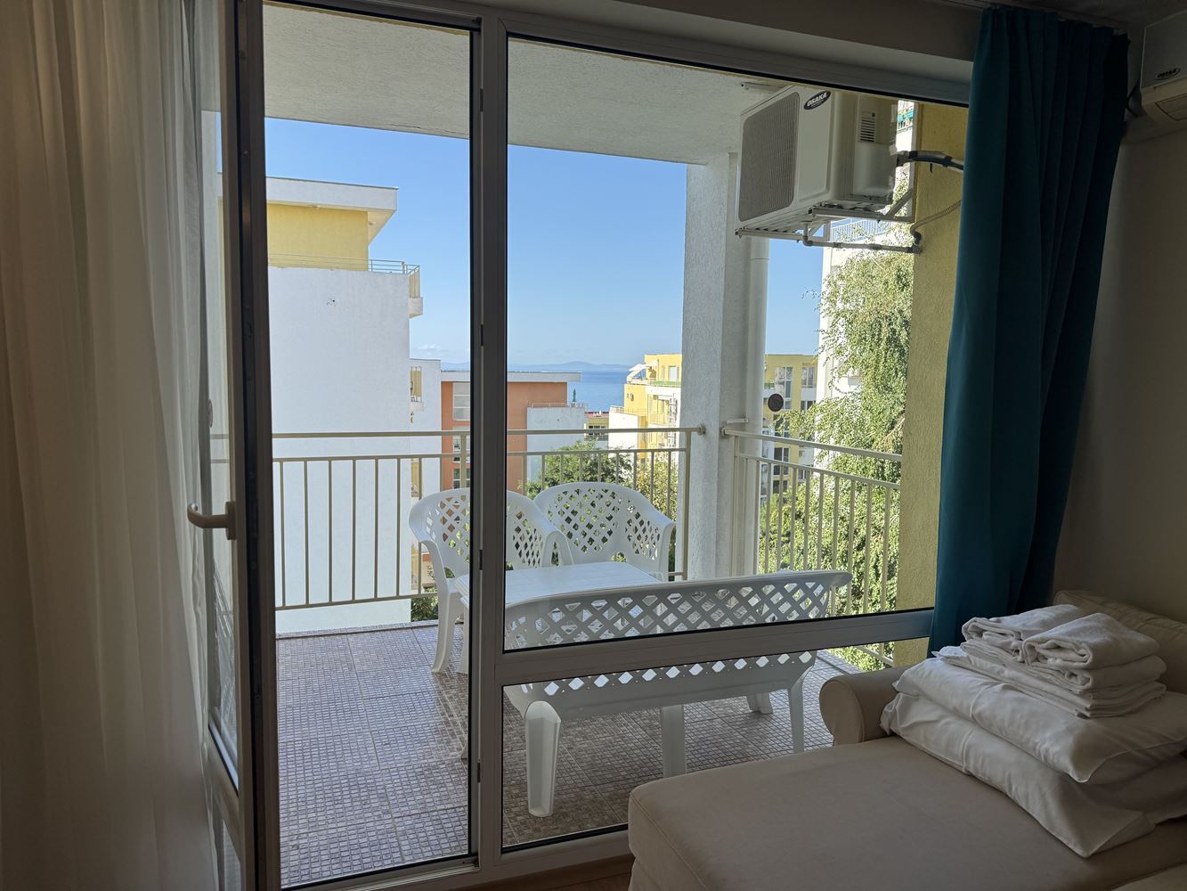 Spacious studio in Sveti Vlas with beautiful pool view – excellent investment by the sea