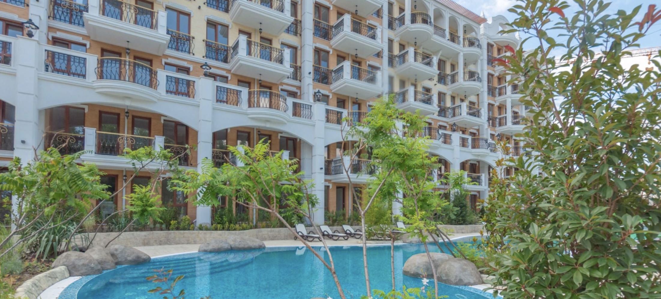 One-Bedroom Apartment in a Luxury Complex in Sunny Beach with Impressive Swimming Pools and Relaxation Areas