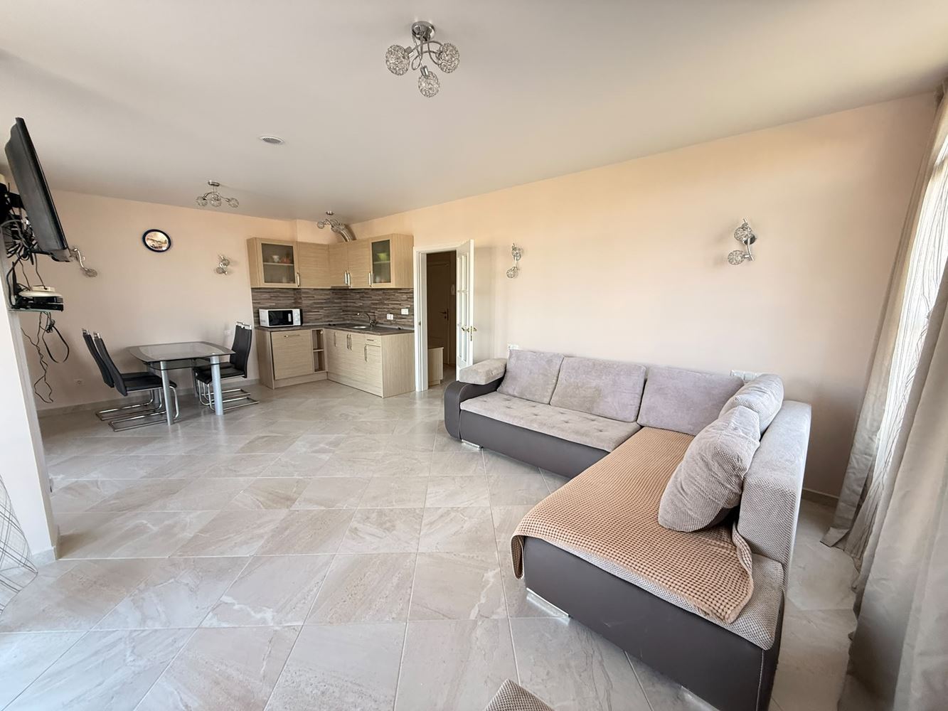 First-Line Apartment with Sea View – Fully Furnished Property in a Mediterranean-Style Complex