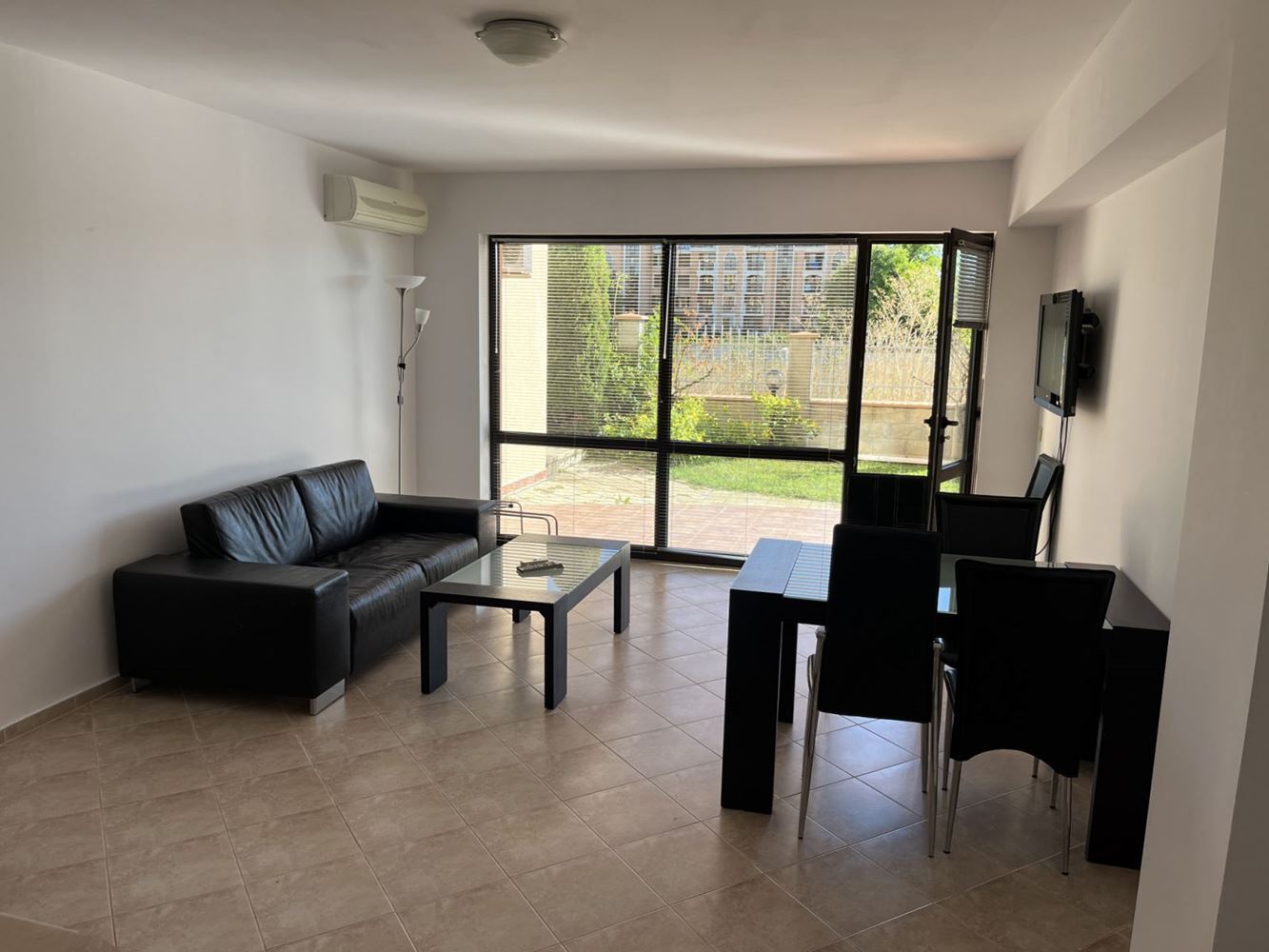 Furnished two-bedroom apartment in a complex in Ravda, ready to move in